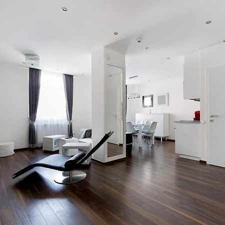 Budapest Central Square 2 Bedrooms Suite - Michaelides Voeroesmarty Square Residences المظهر الخارجي الصورة
