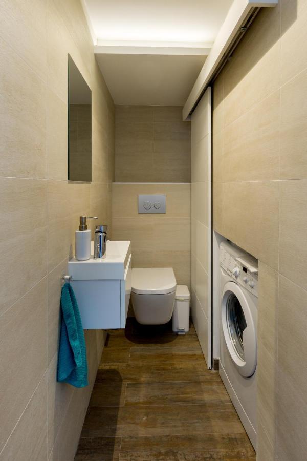 Budapest Central Square 2 Bedrooms Suite - Michaelides Voeroesmarty Square Residences المظهر الخارجي الصورة