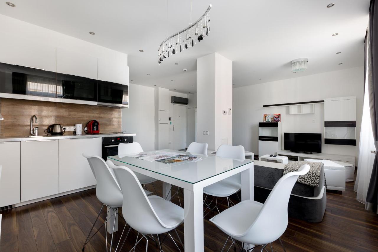 Budapest Central Square 2 Bedrooms Suite - Michaelides Voeroesmarty Square Residences المظهر الخارجي الصورة