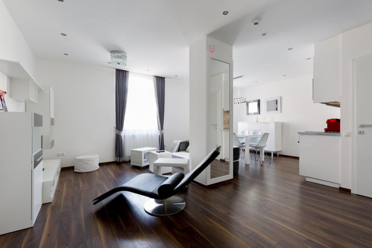 Budapest Central Square 2 Bedrooms Suite - Michaelides Voeroesmarty Square Residences المظهر الخارجي الصورة