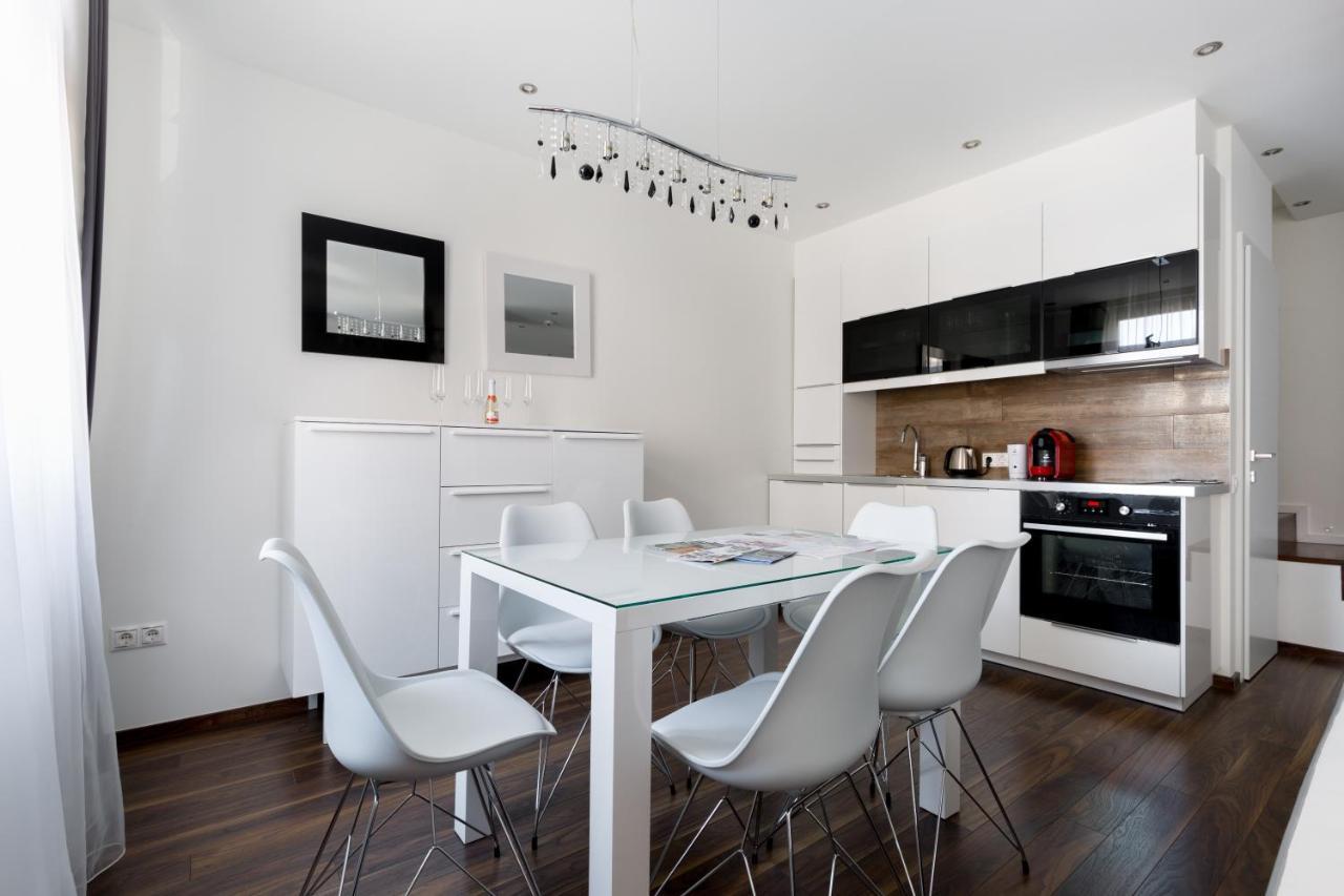 Budapest Central Square 2 Bedrooms Suite - Michaelides Voeroesmarty Square Residences المظهر الخارجي الصورة